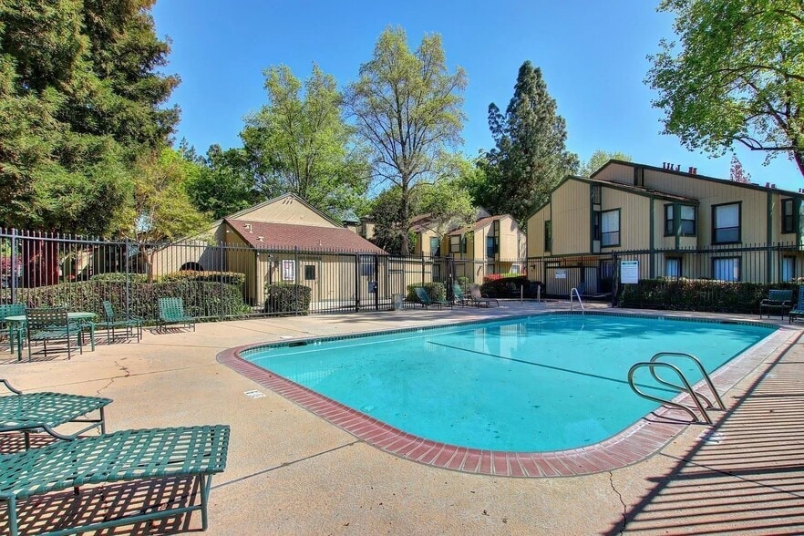 pool - 250 Del Verde Cir