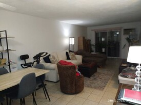 Building Photo - 18 Kenmar Dr