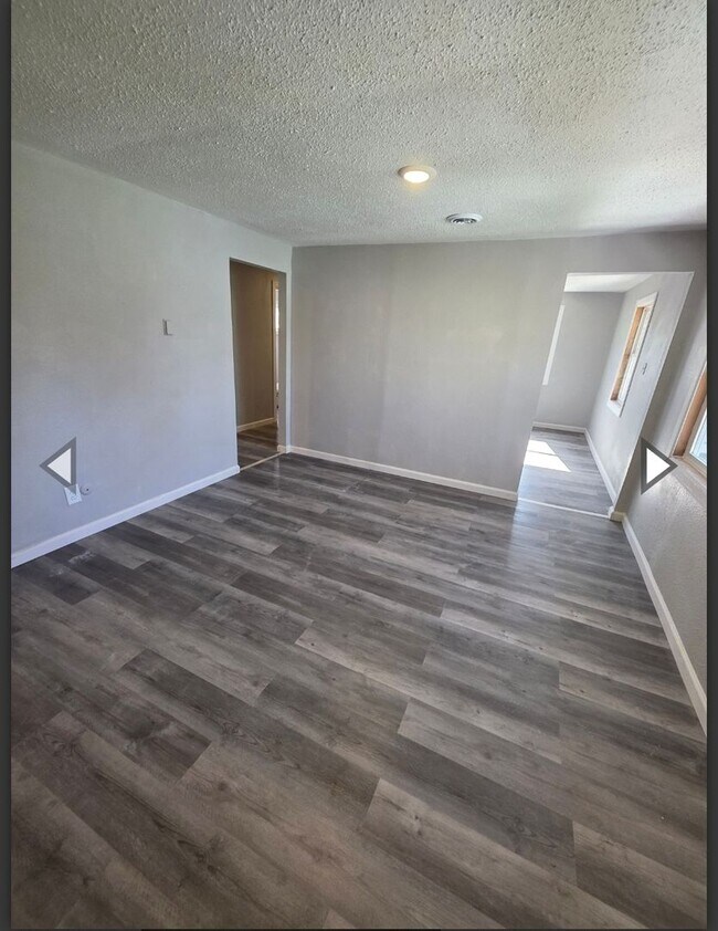 Building Photo - 107 Grundy St