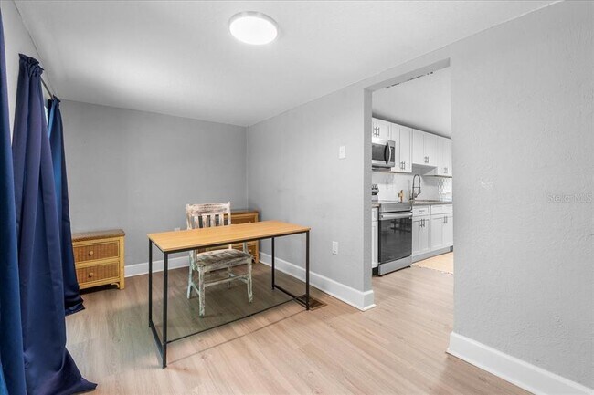 Building Photo - 208 Weaver Ave