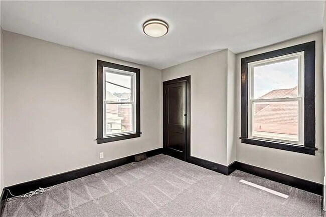 Building Photo - 61 Mainsgate St