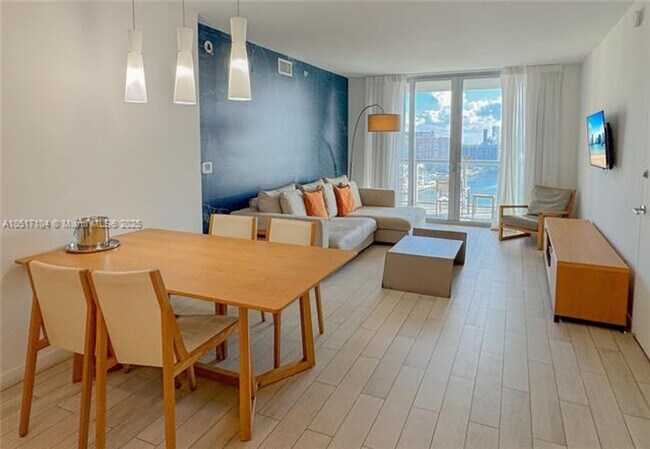 Building Photo - 2602 E Hallandale Beach Blvd