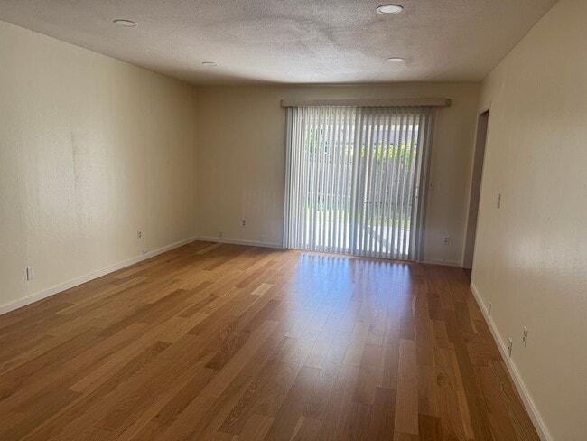 Building Photo - 519 San Remo St