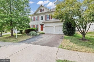 Building Photo - 9036 Woodpecker Ct