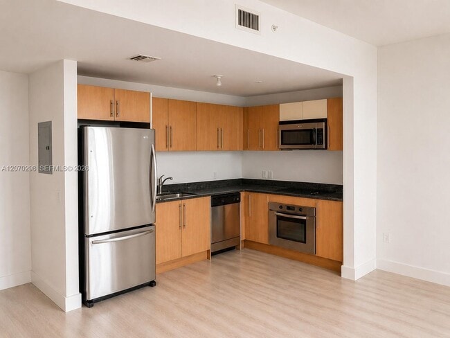 Building Photo - 300 S Biscayne Blvd