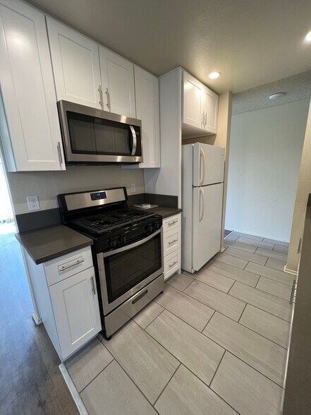Primary Photo - 1670 Manning Ave