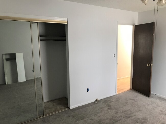Building Photo - 9 Gum Tree Pl