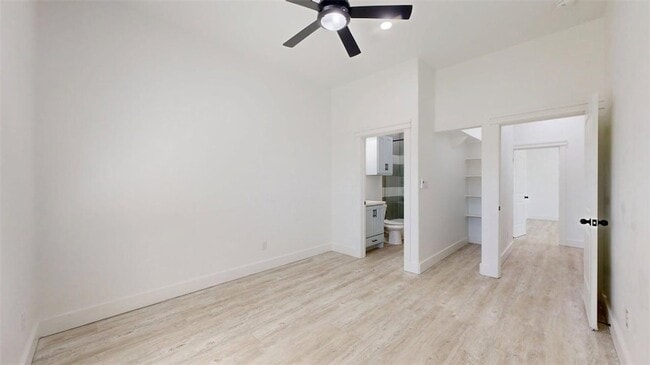 Building Photo - 4867 N Oakland Ln