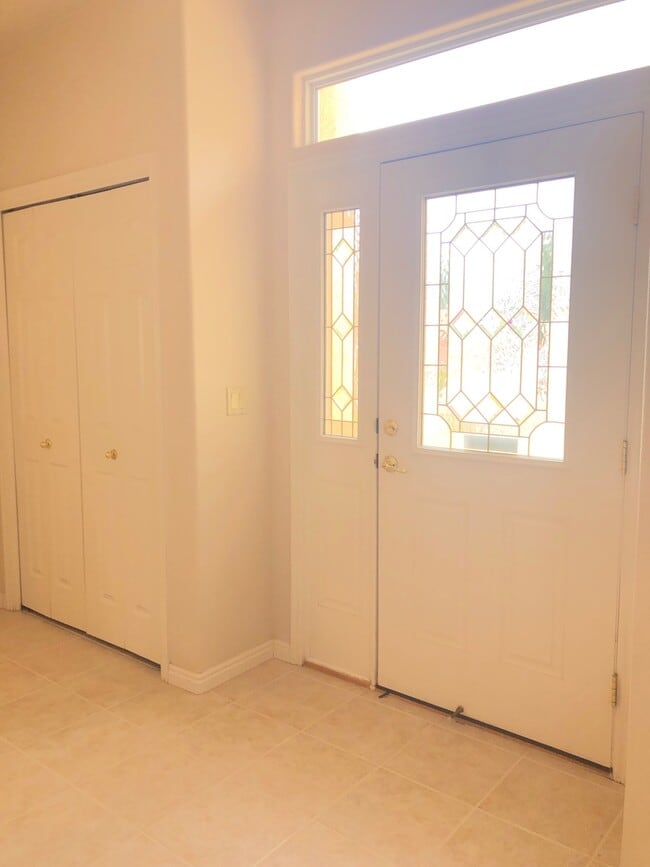 Building Photo - 3 bed 2 bath home for rent in Hurricane