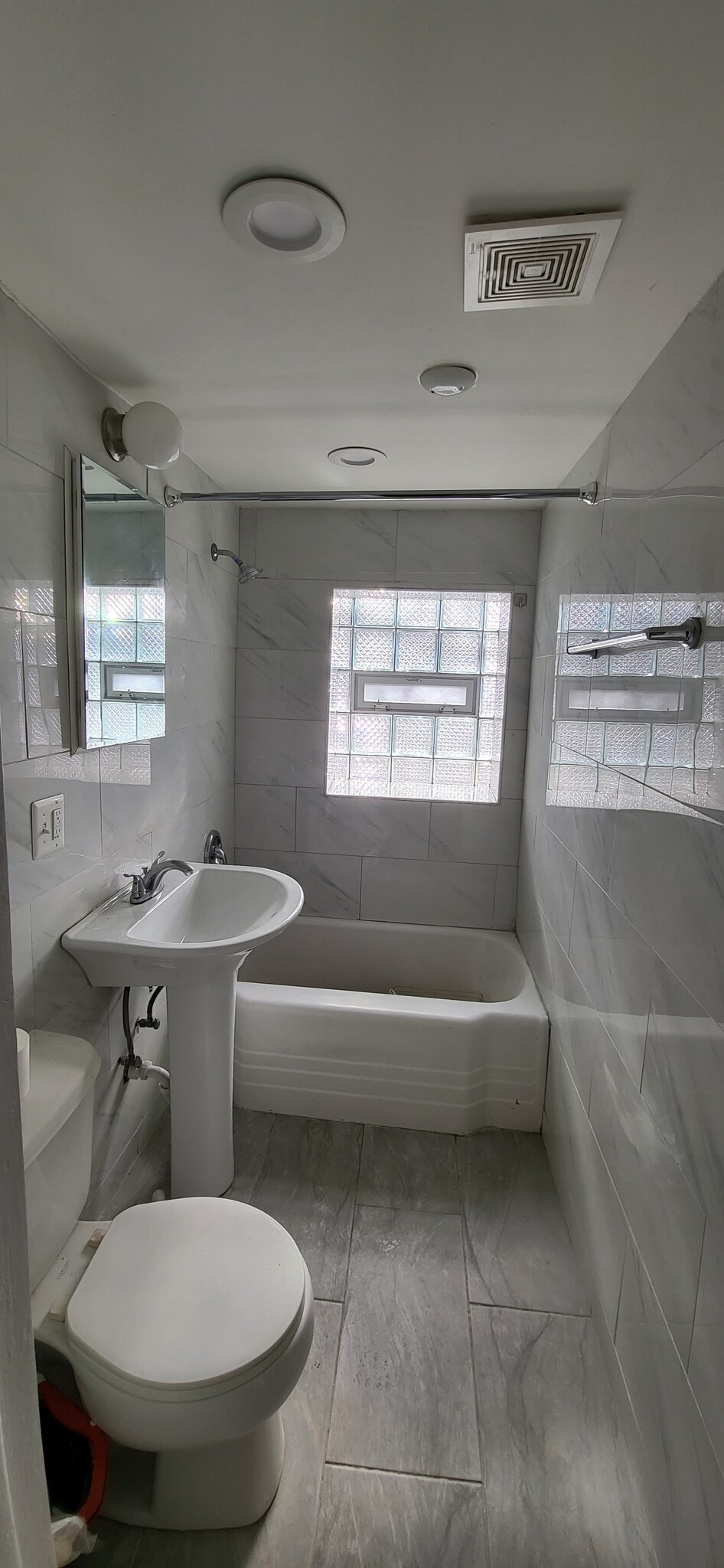Bathroom - 4725 S Western Blvd