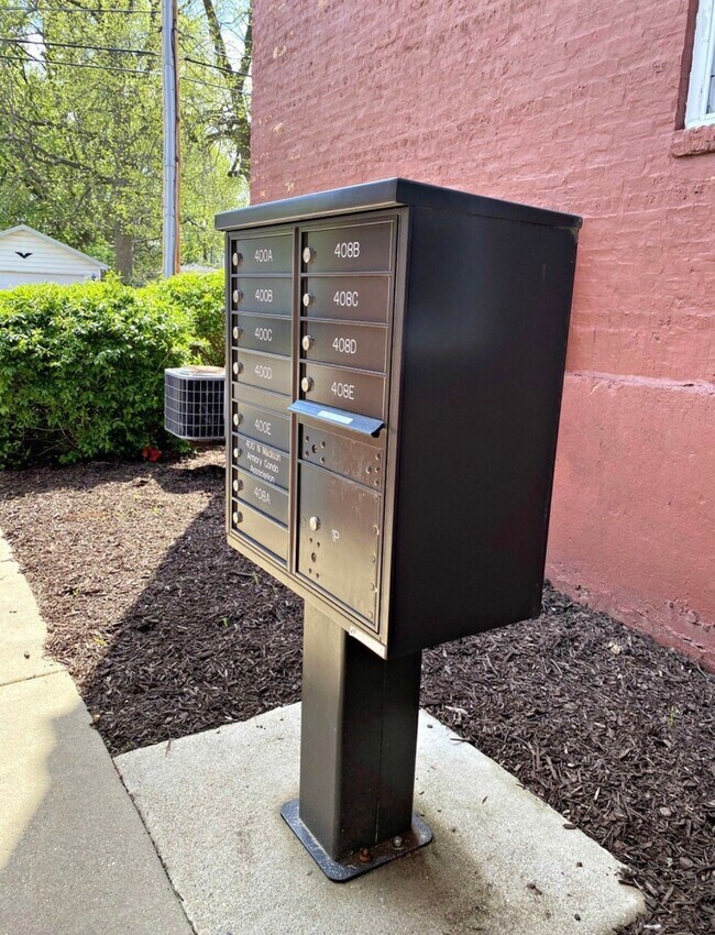 Building Photo - 408 N Madison St