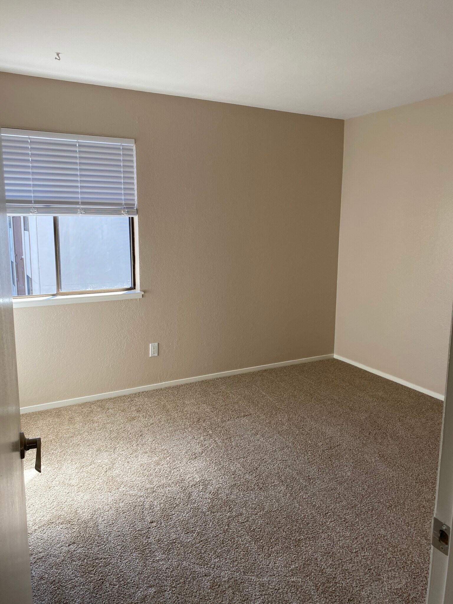 Building Photo - 2055 Sierra Rd