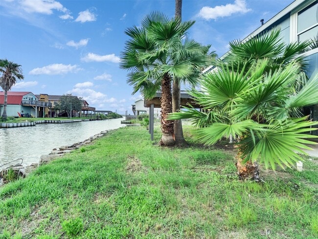 Building Photo - 7016 Delesandri Dr