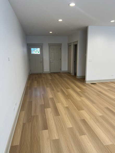 Building Photo - 420 Stewart Ct