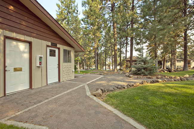 Building Photo - Awbrey Pines on the Butte