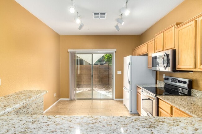 Building Photo - 3 Bedroom, 2 bath home in the heart of Gilbert!