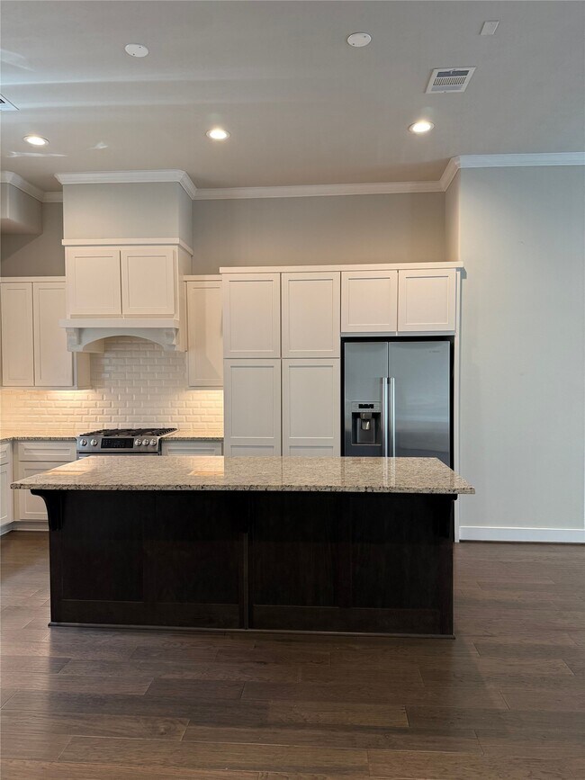 Building Photo - 10915 Brookeshire Chase Ln