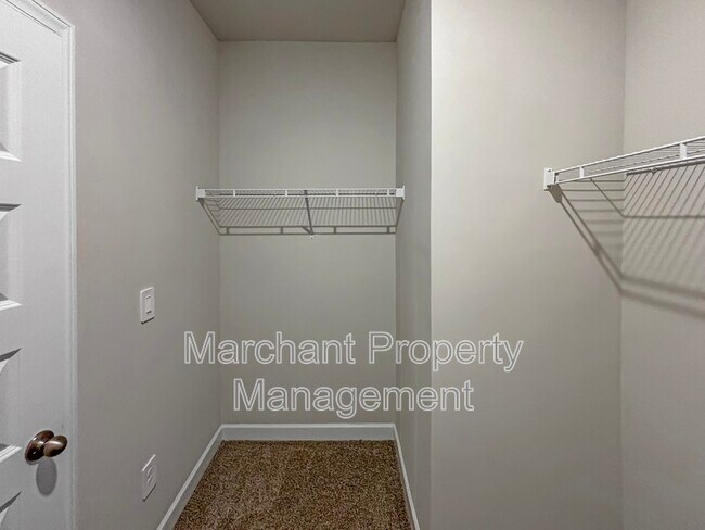 Building Photo - 760 Penfold Pt