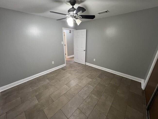Building Photo - Charming 3 Bedroom Home in a Prime Zachary Location & School District!