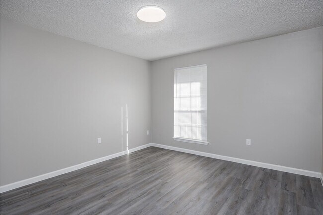 Building Photo - 2BR Units in Gonzales  $975