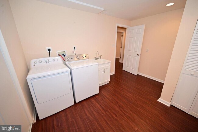 Building Photo - 9100 Goldfield Pl