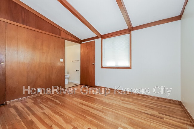 Building Photo - 1124 NE 52nd Pl