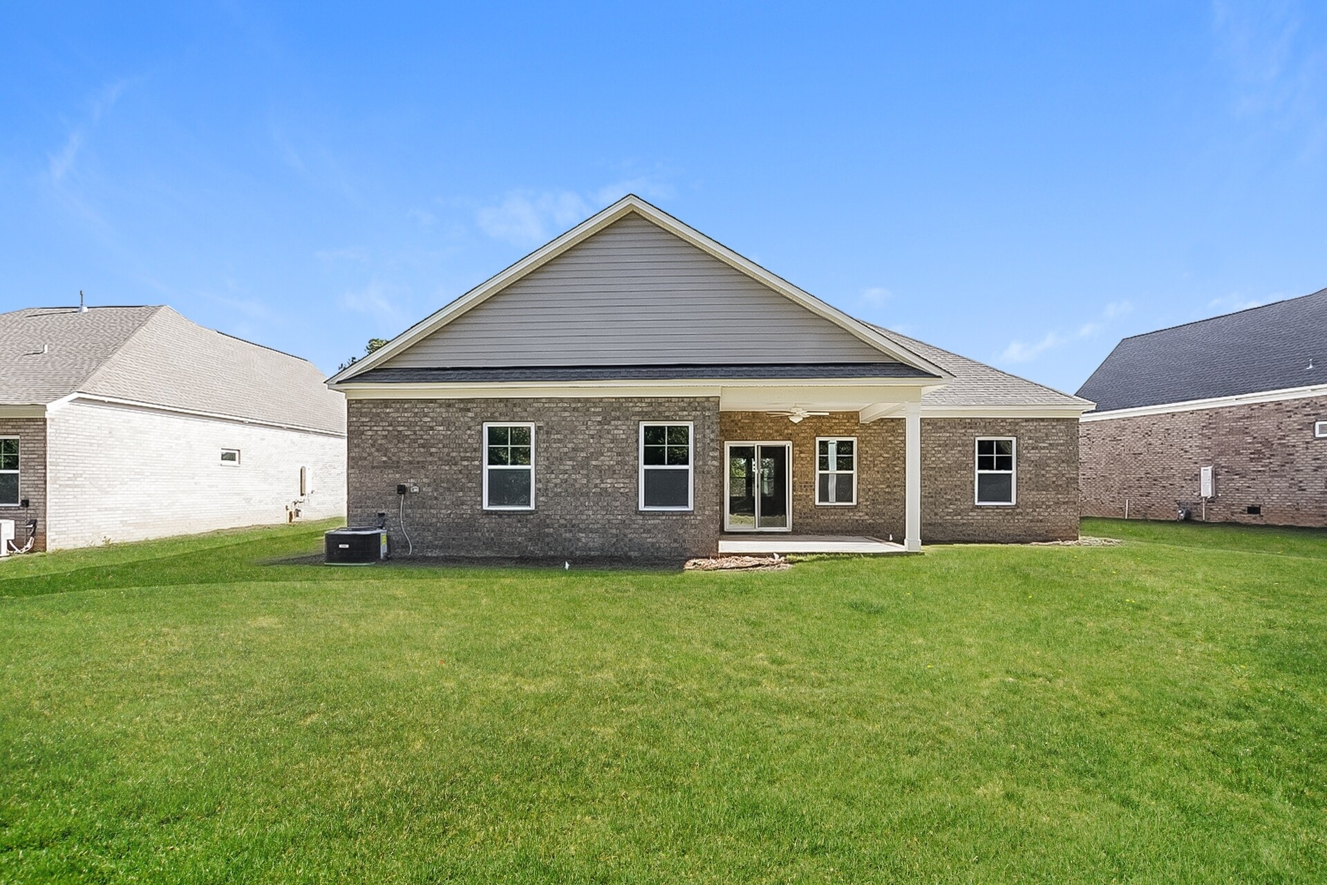 Building Photo - 360 Bainbridge Dr