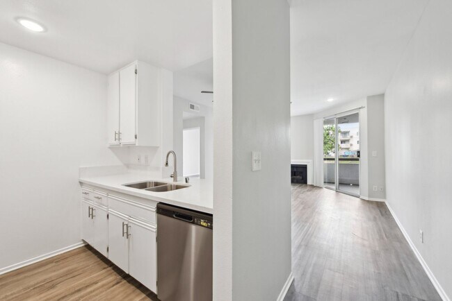 Interior Photo - 845 S Kingsley Dr