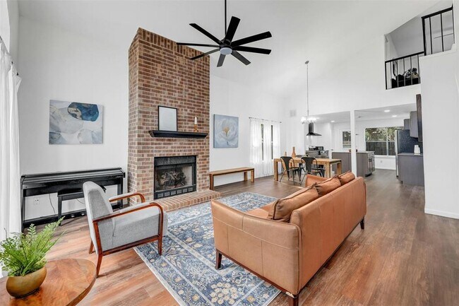 Building Photo - 1700 Palmetto Dr