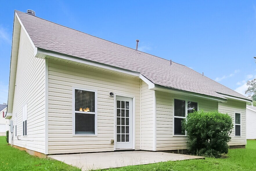 Building Photo - 206 Nadia Ct