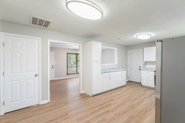 Building Photo - 2809 Lay Ave