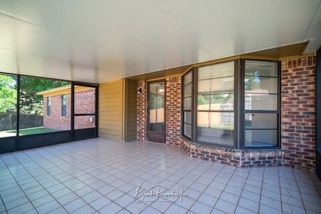 Building Photo - 7811 Woodpointe Dr