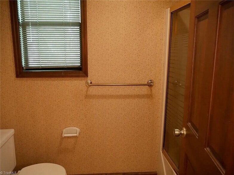Building Photo - 704 Aspen Trl