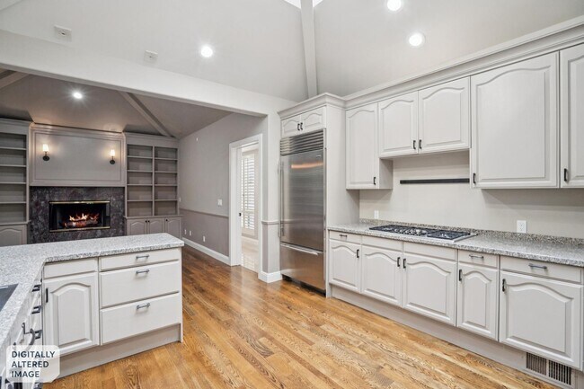 Building Photo - 651 Manresa Ln