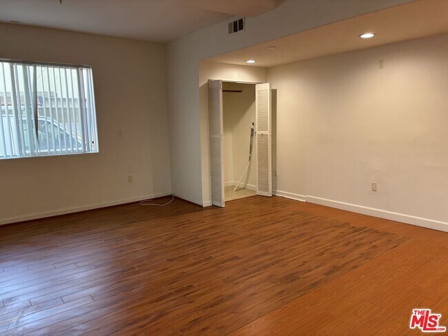 Building Photo - 1412 S Sherbourne Dr