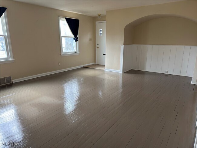 Building Photo - 52 Willow Dr