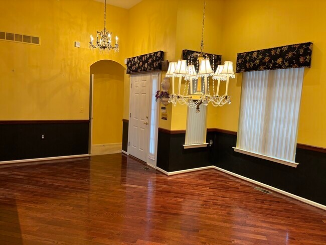 Building Photo - 950 Nathaniel Trail