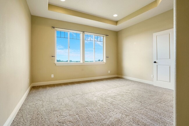 Building Photo - Spacious 4 bed, 3 bath home with sprawling views in West Salem