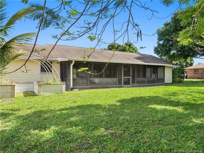 Building Photo - 2468 N W Everglades Blvd