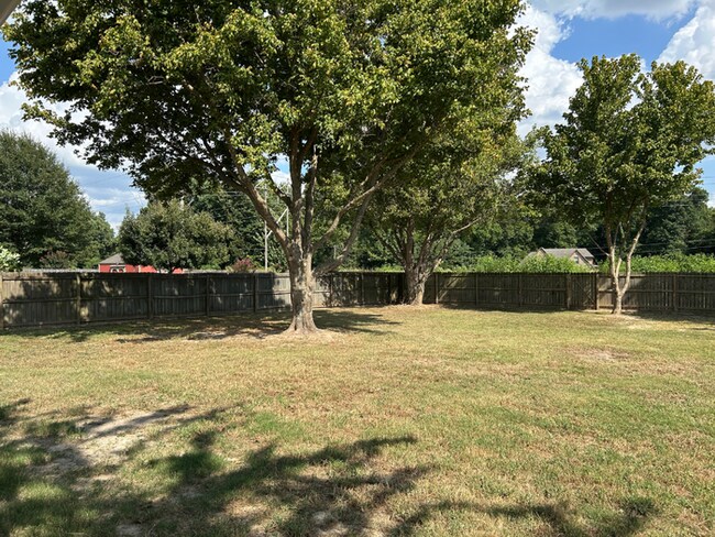 Building Photo - Spacious 3BR/2BA Lake Community Home | Soaring High Ceilings, Fireplace & 2-Car Garage