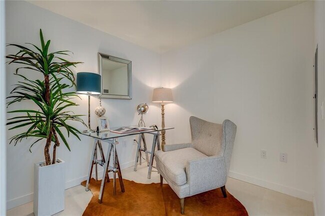 Building Photo - 401 N Birch Rd