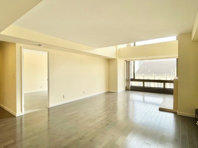 Building Photo - Iconic Gramercy Towers! 2 Story 2BR/2.5BA! 1,745SqFt!  VIEWS! Pool! Fitness! Pet! Parking!  Laund...