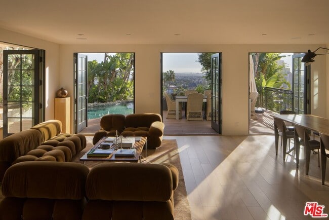 Building Photo - 1427 Kings Rd