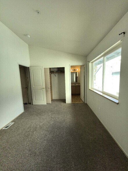 Building Photo - 6317 Barstow Ln SE