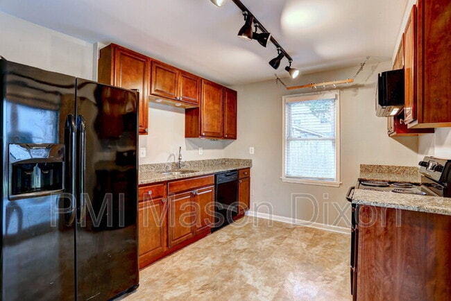 Building Photo - 1651 Elkridge Dr