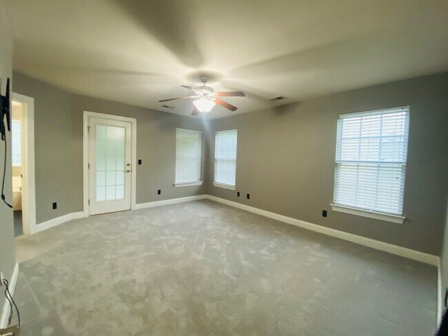 Building Photo - 9035 Parlor Dr