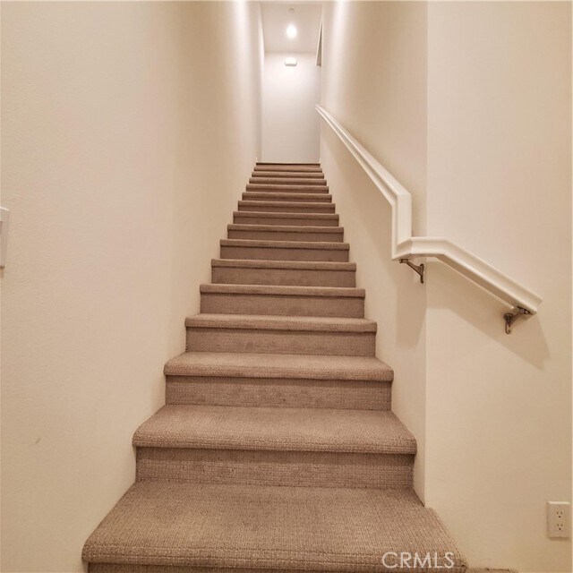 Building Photo - 944 N Divino Privado