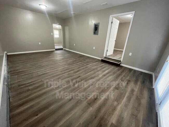 Building Photo - 10261 Imperial Dr