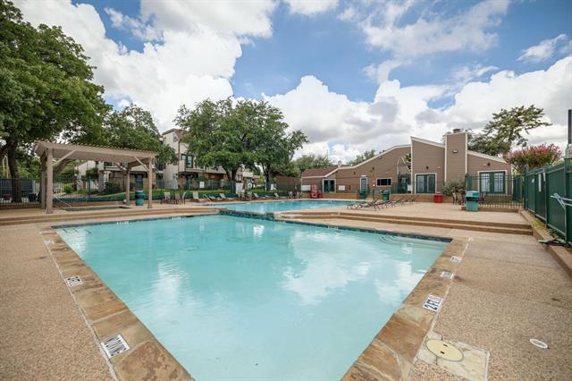 Building Photo - 2304 Balsam Dr