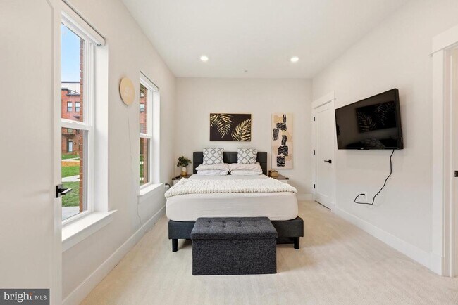 Building Photo - 22810 Tawny Pne Sq